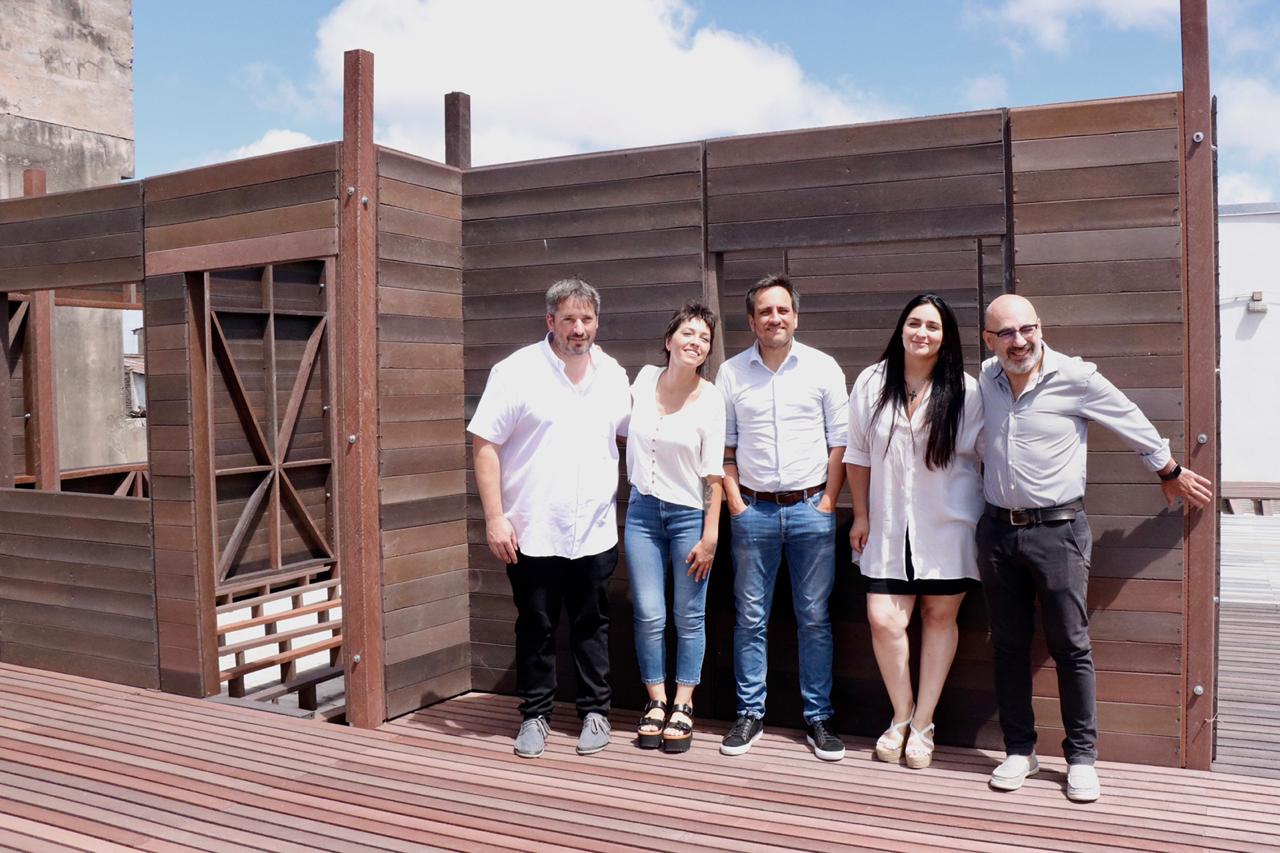 Juan Cabandié y Mayra Mendoza recorrieron una planta recicladora de plásticos en Bernal