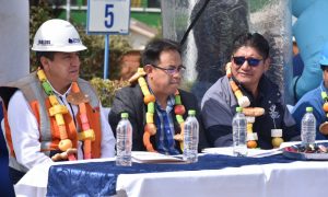 Seis camionetas y cinco motocicletas reforzarán el servicio de agua potable en las ciudades de El Alto y La Paz