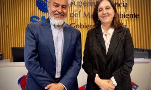 Superintendenta Plumer recibe en Santiago a delegación del Banco Interamericano de Desarrollo